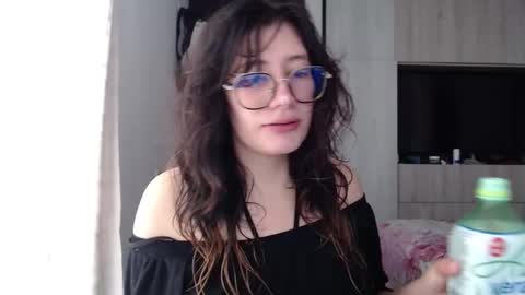 Snapshot of mariana124_ chatting on 10.01.25 Mariana online show from 10.01.25
