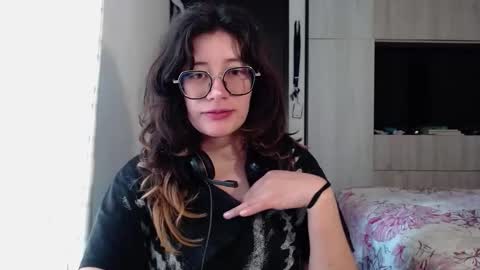 Snapshot of mariana124_ chatting on 10.10.25 Mariana online show from 10.10.25