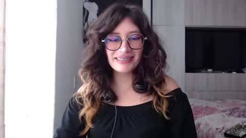 Snapshot of mariana124_ chatting on 10.15.25 Mariana online show from 10.15.25