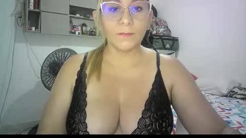 Snapshot of mariana995649 chatting on 05.16.26 mariana995649 online show from 05.16.26