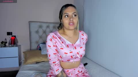 Mariana Roe online show from 11.26.25