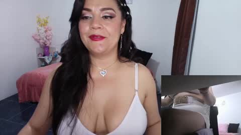 Snapshot of mariana_beltrann chatting on 09.30.25 Mariana online show from 09.30.25