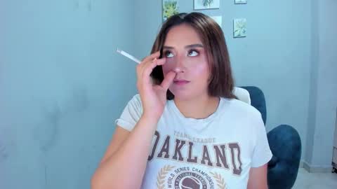 Snapshot of mariana_owen chatting on 10.18.25 online show from 10.18.25