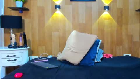 Mariana Angel online show from 01.25.25