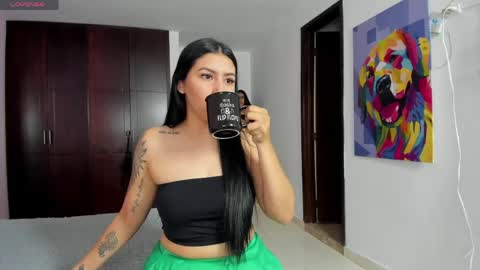 Snapshot of marianaandvalen chatting on 04.15.26 MARIANA Y VALENTINA online show from 04.15.26