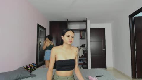Snapshot of marianaandvalen chatting on 05.12.26 MARIANA Y VALENTINA online show from 05.12.26