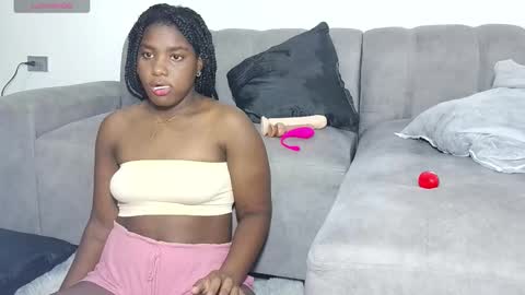 marianaee online show from 10.15.25