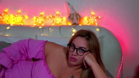 Snapshot of marianeumann chatting on 12.27.24 Maria online show from 12.27.24