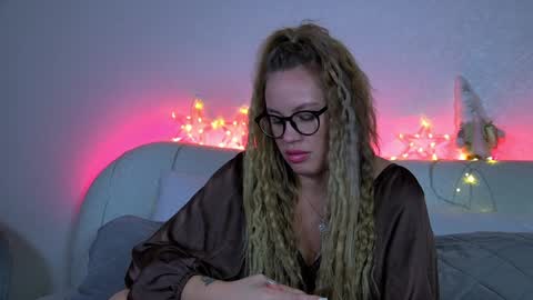 Snapshot of marianeumann chatting on 01.14.25 Maria online show from 01.14.25