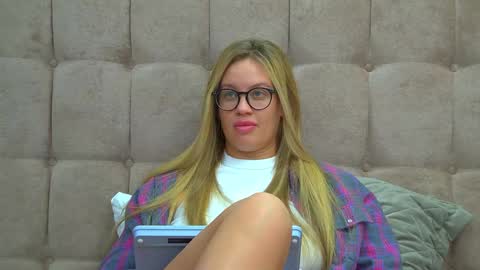Snapshot of marianeumann chatting on 01.18.25 Maria online show from 01.18.25