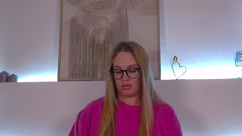 Snapshot of marianeumann chatting on 01.28.25 Maria online show from 01.28.25
