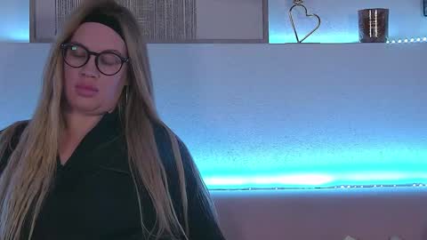 Snapshot of marianeumann chatting on 02.01.25 Maria online show from 02.01.25