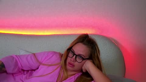 Snapshot of marianeumann chatting on 02.03.25 Maria online show from 02.03.25