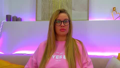 Snapshot of marianeumann chatting on 02.10.25 Maria online show from 02.10.25