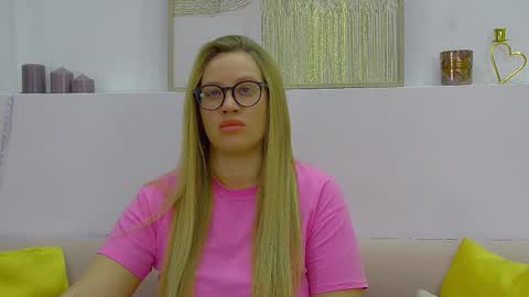 Snapshot of marianeumann chatting on 02.25.25 Maria online show from 02.25.25
