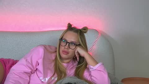Snapshot of marianeumann chatting on 02.26.25 Maria online show from 02.26.25
