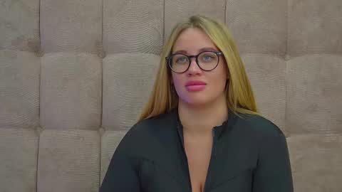 Snapshot of marianeumann chatting on 02.28.25 Maria online show from 02.28.25