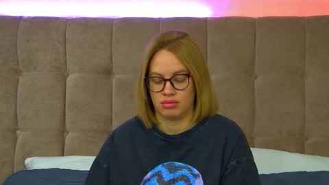 Snapshot of marianeumann chatting on 09.19.25 Maria online show from 09.19.25