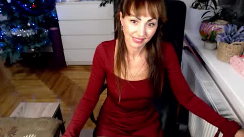 Snapshot of marianika chatting on 11.29.25 marianika online show from 11.29.25