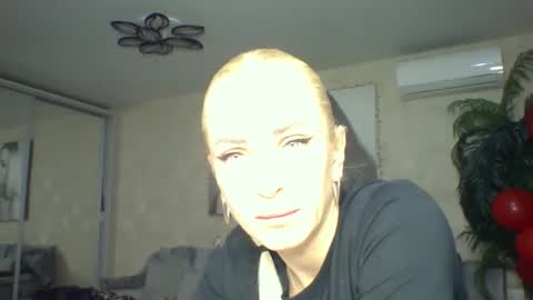 Snapshot of marianna1977 chatting on 02.22.25 marianna1977 online show from 02.22.25