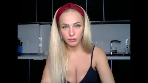 Snapshot of marianna1977 chatting on 02.27.25 marianna1977 online show from 02.27.25