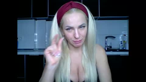 Snapshot of marianna1977 chatting on 02.28.25 marianna1977 online show from 02.28.25
