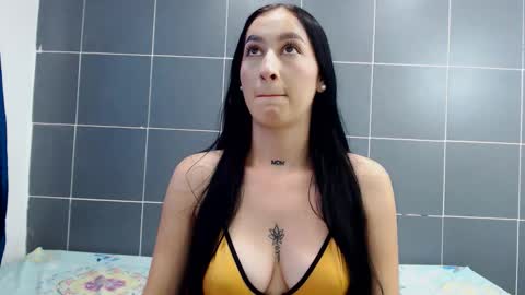 Snapshot of marianngell chatting on 10.16.25 Mariangel online show from 10.16.25