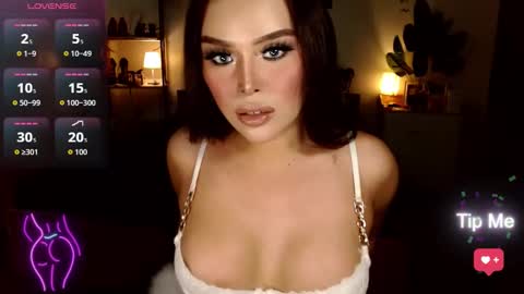 Snapshot of mariapozada chatting on 11.27.25 Maria online show from 11.27.25