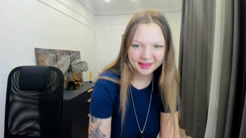 Snapshot of mariarobinsone chatting on 05.19.26 mariarobinsone online show from 05.19.26