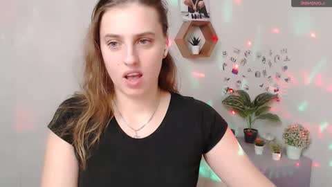 Snapshot of mariatess_ chatting on 10.25.25 Mariia online show from 10.25.25