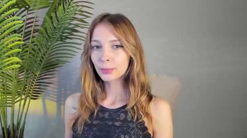 Snapshot of maribett chatting on 09.17.25 Masha online show from 09.17.25