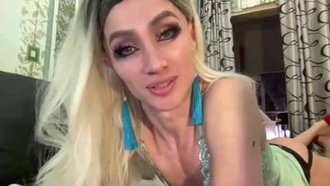 Snapshot of maridekoks chatting on 02.26.25 Mari online show from 02.26.25