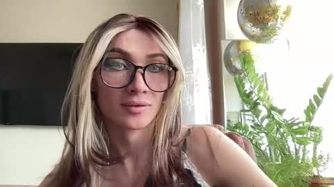 Mari online show from 03.19.26