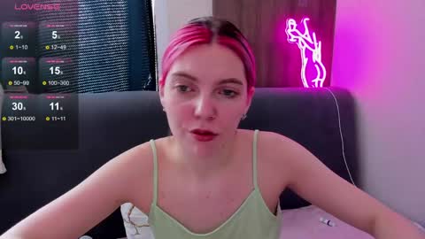 Snapshot of marie_reyess chatting on 04.23.26 Marie 3 online show from 04.23.26