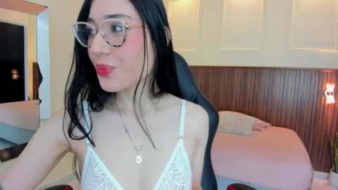 Snapshot of marie_tapner chatting on 04.17.26 MARIE online show from 04.17.26