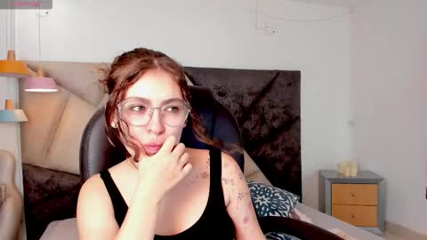 Snapshot of marieetaylor chatting on 02.22.26 Mariee online show from 02.22.26