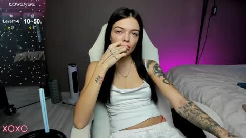 Snapshot of mariella__adams chatting on 10.17.25 Maria  online show from 10.17.25