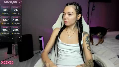 Snapshot of mariella__adams chatting on 10.29.25 Maria  online show from 10.29.25