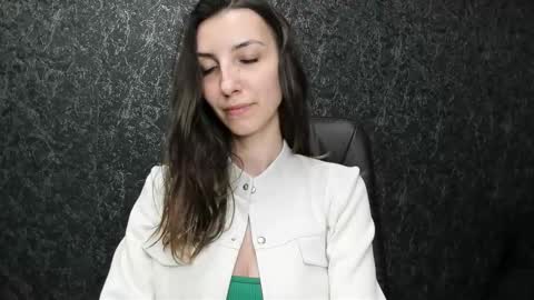 Snapshot of marielleanker chatting on 10.05.25 marielleanker online show from 10.05.25