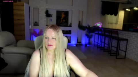 Snapshot of mariemlui chatting on 06.07.26 mariemlui online show from 06.07.26
