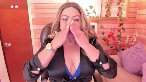 Snapshot of marien_thomson_ chatting on 02.12.26 Marien online show from 02.12.26