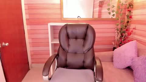 Snapshot of marien_thomson_ chatting on 02.17.26 Marien online show from 02.17.26