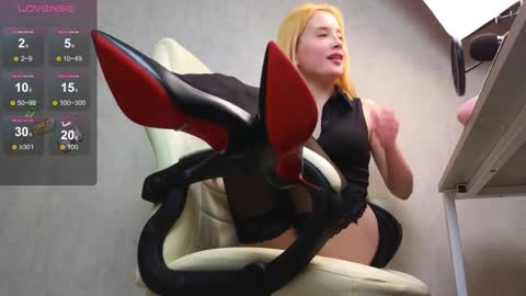Snapshot of marietta__castro chatting on 12.13.24 Marietta online show from 12.13.24