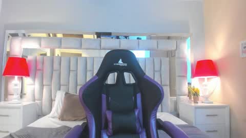 mariiahneedles online show from 11.26.25