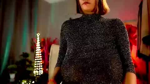 Nikita - Scroll down and read my bio please. New Pictures in Bio online show from 02.25.25