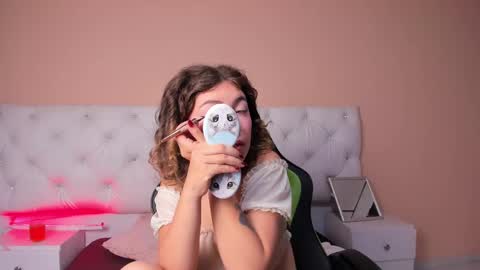 Snapshot of mariie_tayy chatting on 12.16.24 mariie_tayy online show from 12.16.24