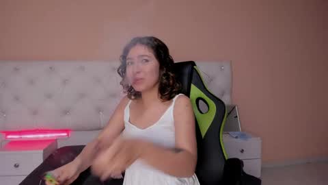 Snapshot of mariie_tayy chatting on 12.22.24 mariie_tayy online show from 12.22.24