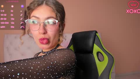 Snapshot of mariie_tayy chatting on 01.23.25 mariie_tayy online show from 01.23.25