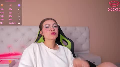 Snapshot of mariie_tayy chatting on 02.11.25 mariie_tayy online show from 02.11.25