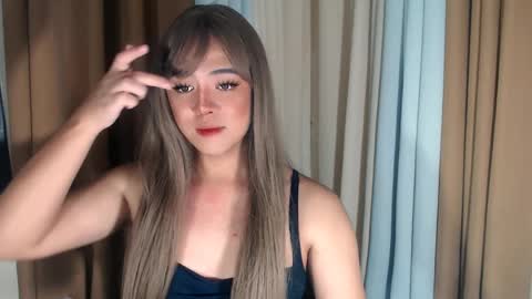 Snapshot of marikosue01 chatting on 05.17.26 marikosue online show from 05.17.26